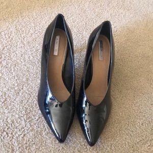 Tahari size 9 heels